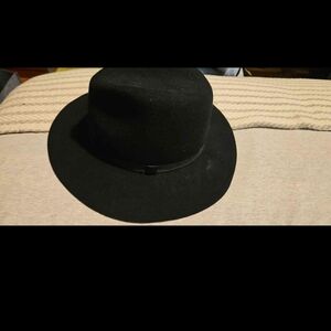 Auxiliary hat nwt